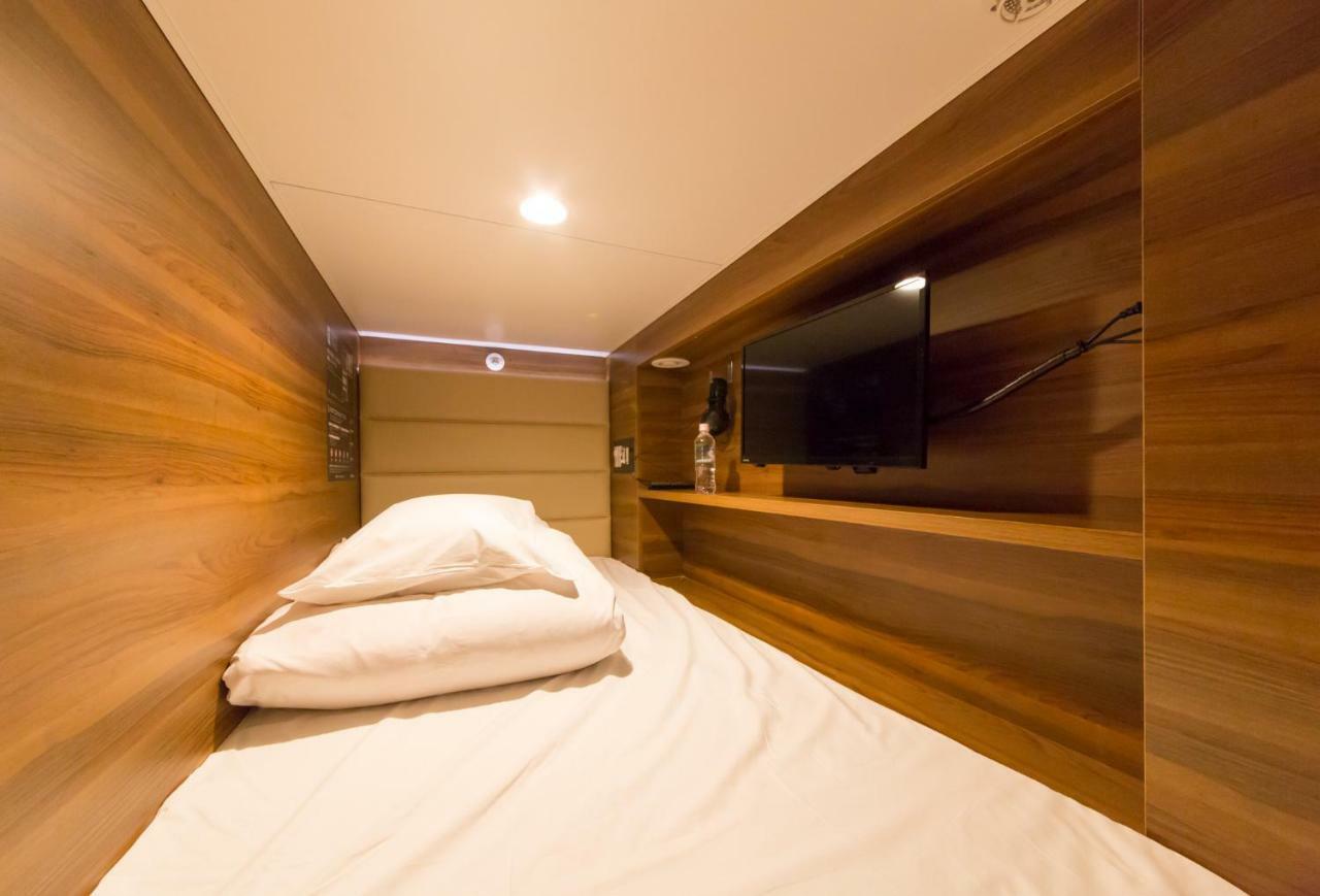 Sauna & Capsule Amza Osaka Exteriör bild